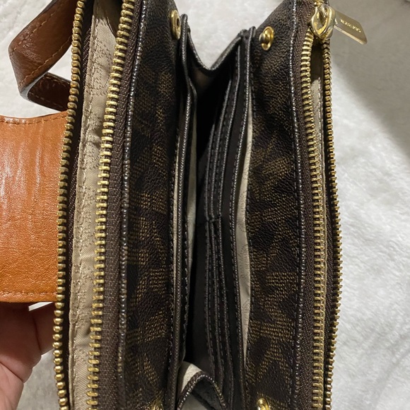 Small Michael Kora cross body bag - Picture 3 of 5